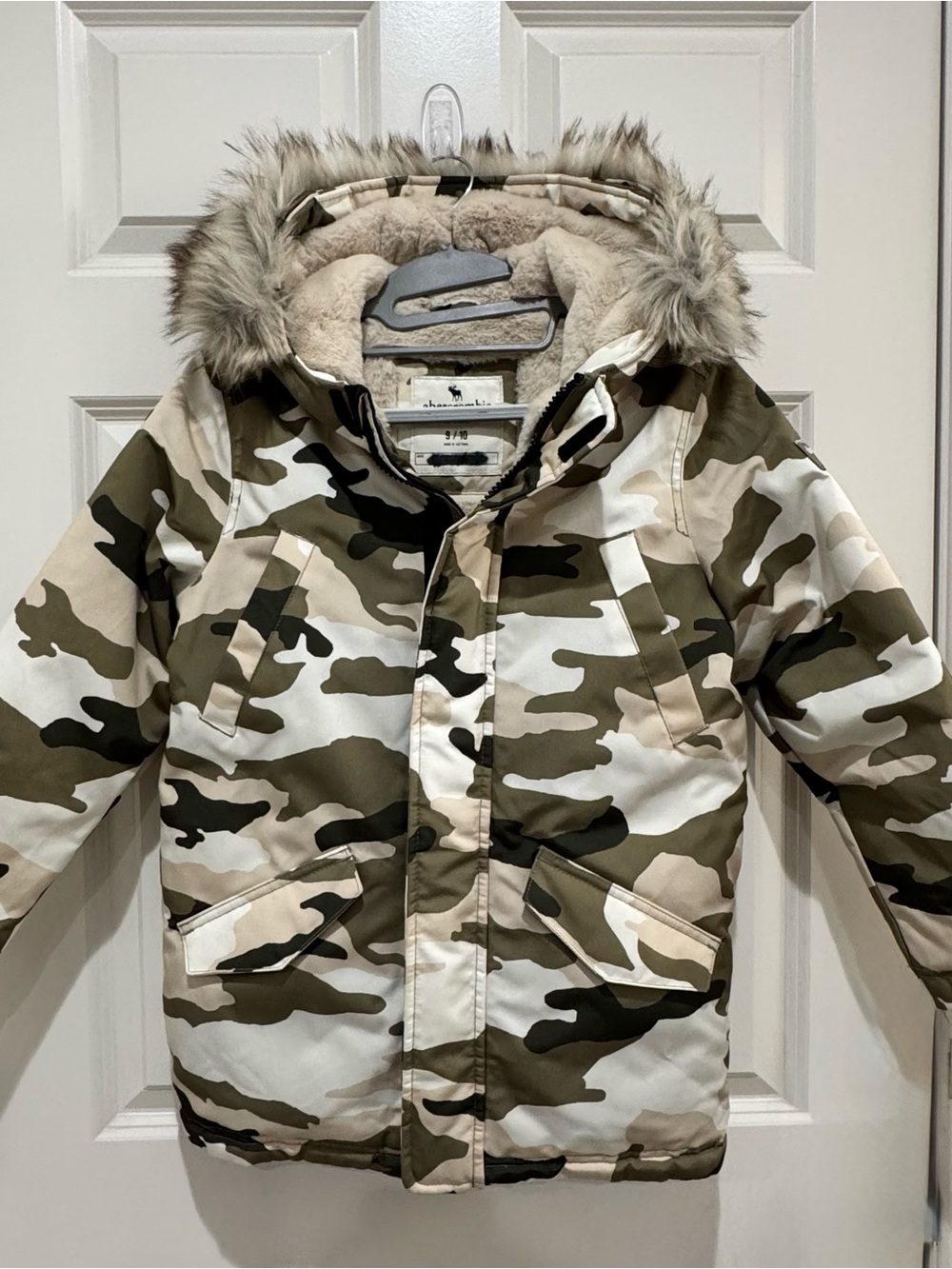Abercrombie Kids Boys Camouflage Puffer Jacket Coat w Faux Fur Trim sz 9/10